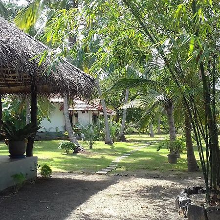 Chillenjoy Cabanas & Restaurant Tangalle Exterior foto