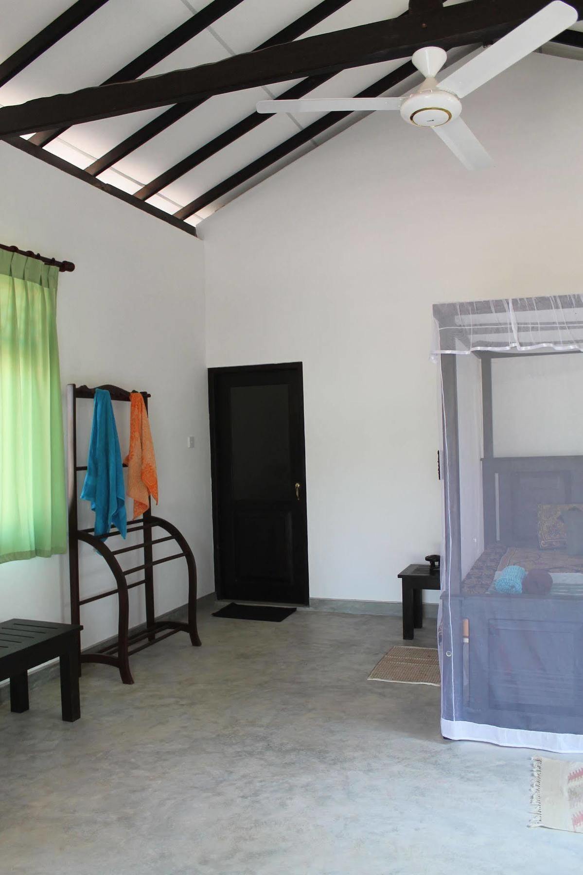 Chillenjoy Cabanas & Restaurant Tangalle Exterior foto