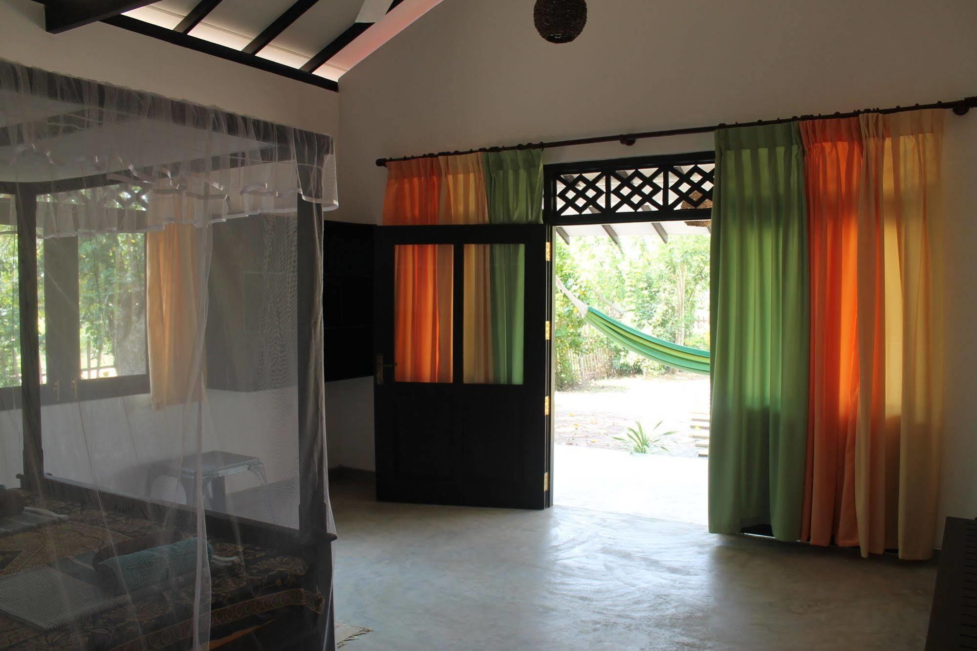 Chillenjoy Cabanas & Restaurant Tangalle Exterior foto